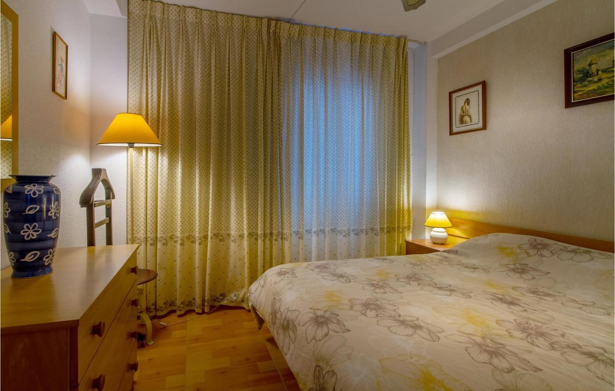 Stunning Apartment In Gandia With Kitchen エクステリア 写真