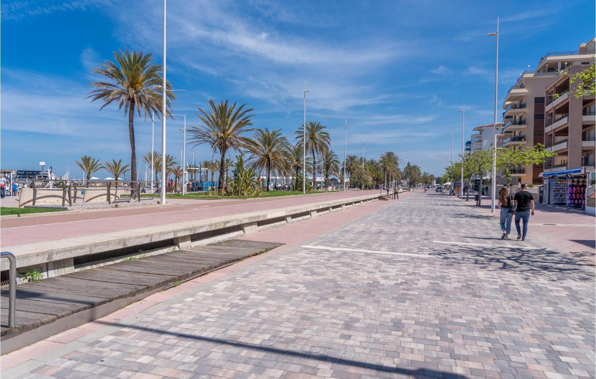 Stunning Apartment In Gandia With Kitchen エクステリア 写真