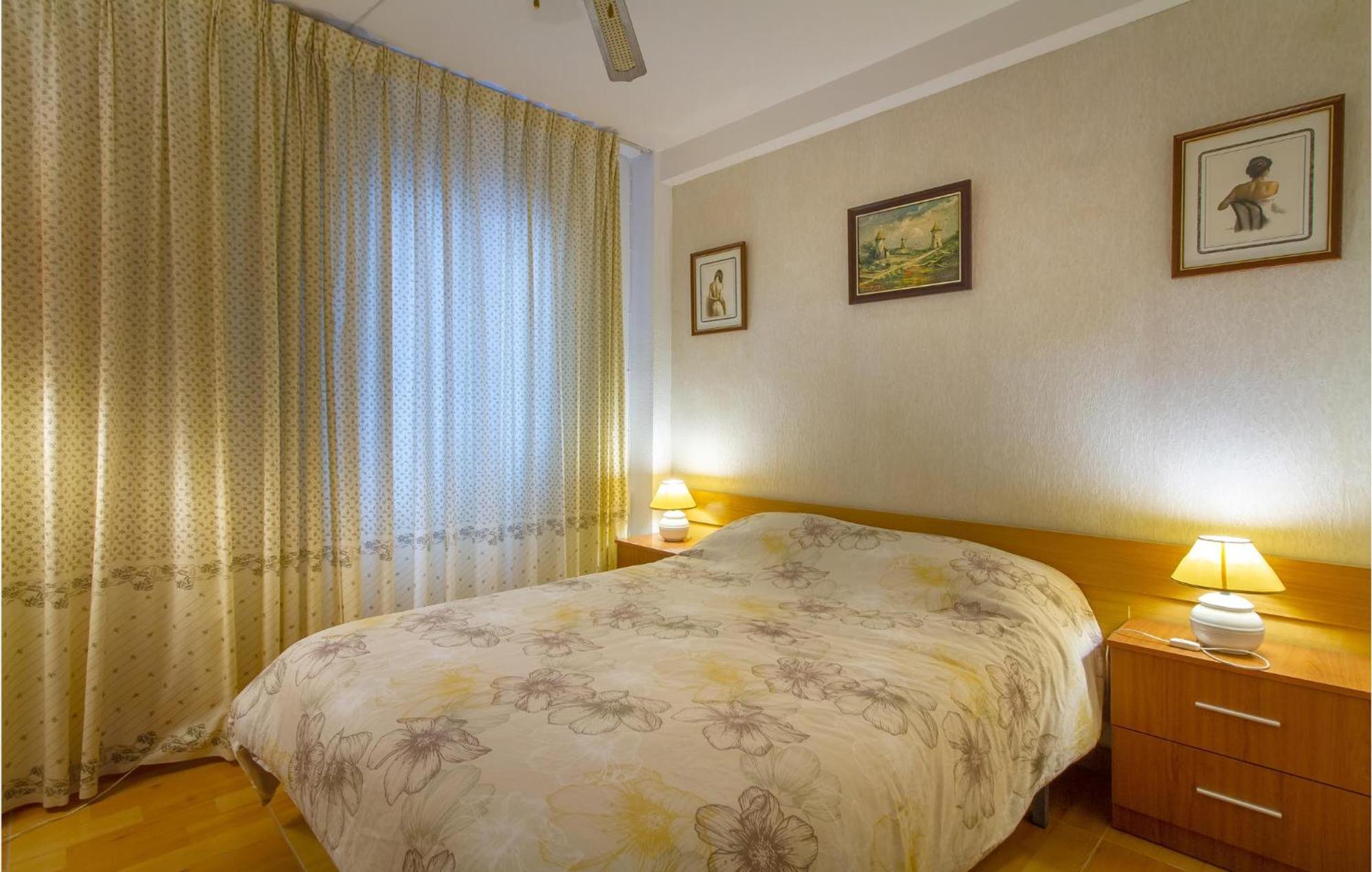 Stunning Apartment In Gandia With Kitchen エクステリア 写真