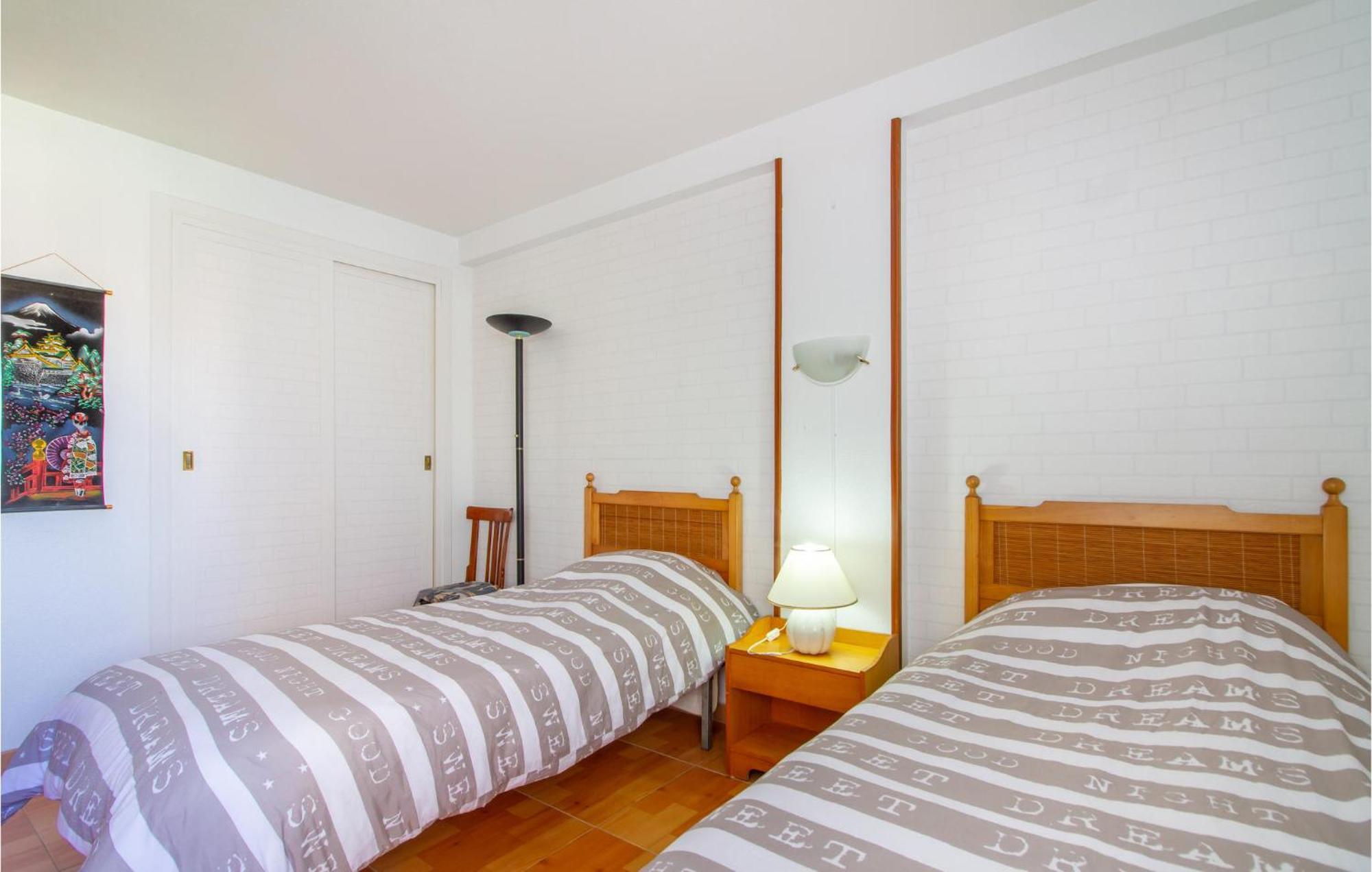 Stunning Apartment In Gandia With Kitchen エクステリア 写真