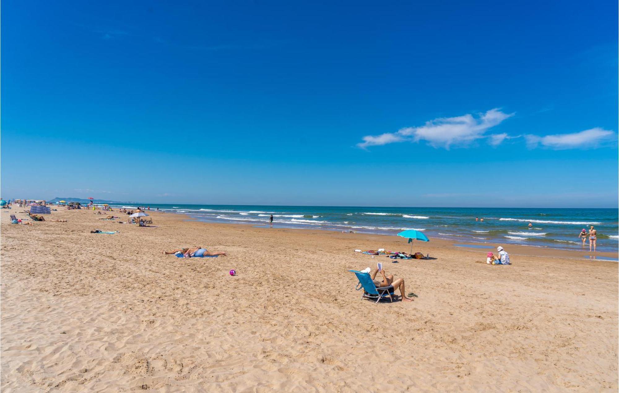 Stunning Apartment In Gandia With Kitchen エクステリア 写真
